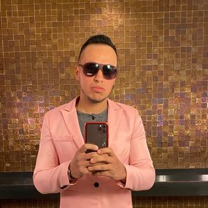 Meet your Posher, Enrique